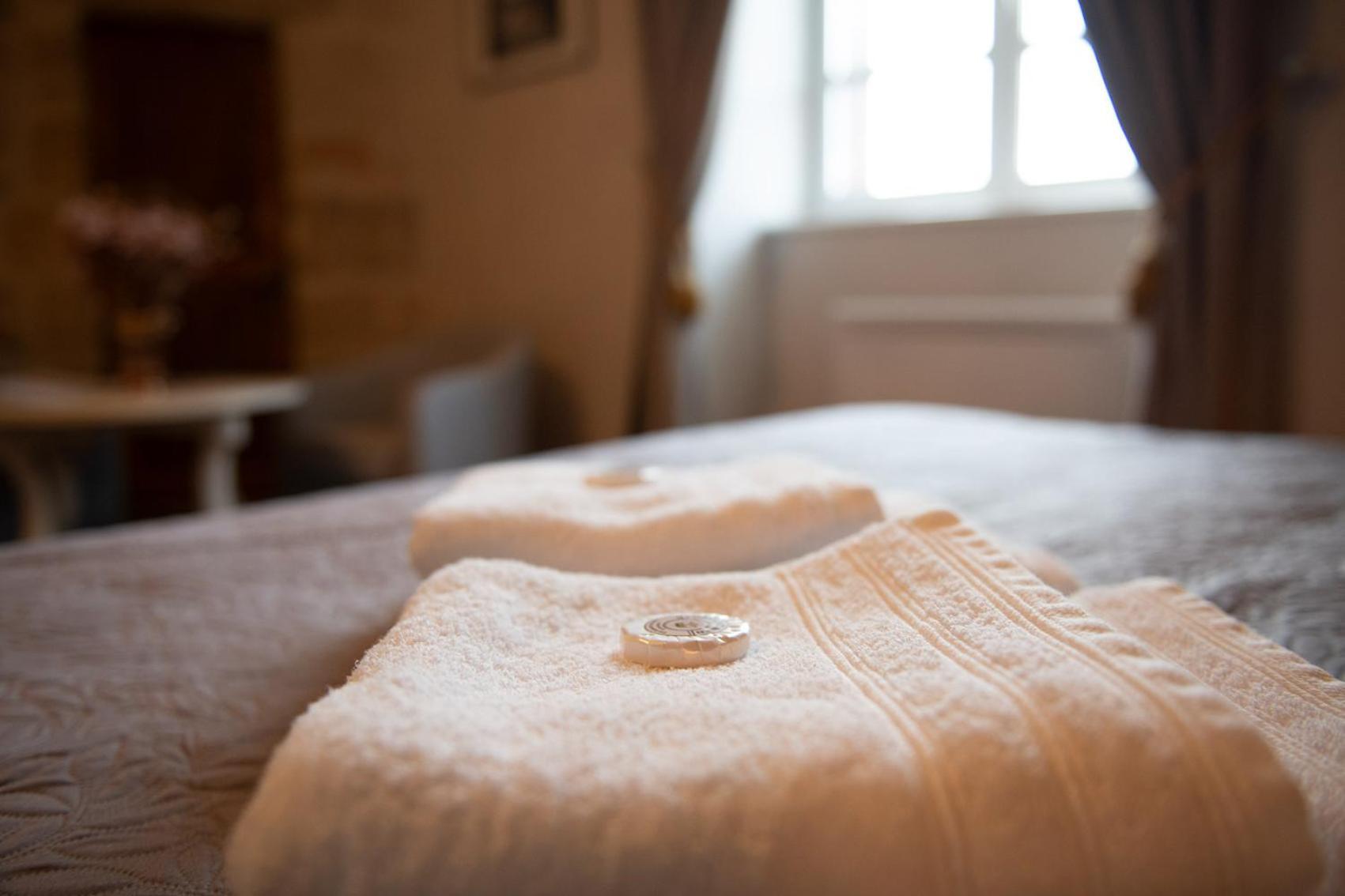 Pat A Touille Bed and Breakfast Treignac Exteriör bild